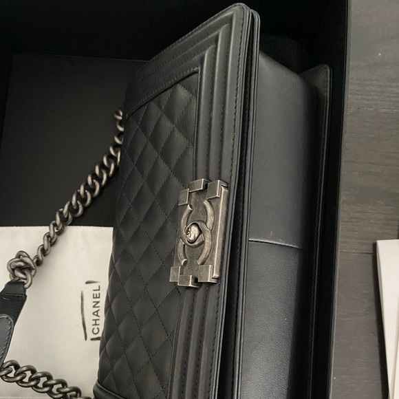 BRAND NEW never worn Chanel Boy Bag OLD Medium size Black Ruthenium NWT - Picture 8 of 11
